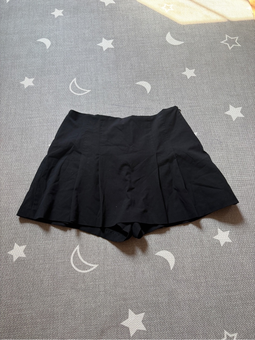 Zara Black Pleated Skort Shorts